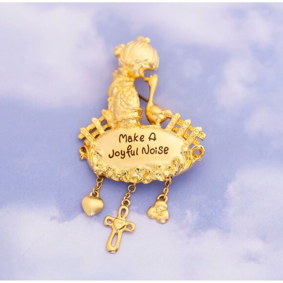 Vintage Little Girl with Goose "Make A Joyful Noise" Brooch by PMI - S14 - Picture 1 of 2